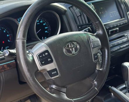 Белый Тойота Ленд Крузер, объемом двигателя 5.7 л и пробегом 160 тыс. км за 23500 $, фото 11 на Automoto.ua