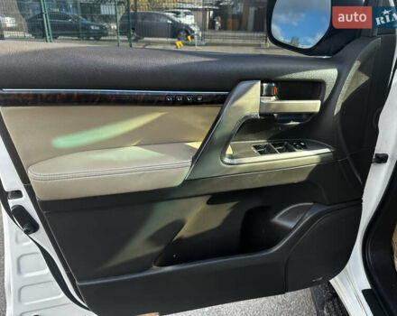 Белый Тойота Ленд Крузер, объемом двигателя 0 л и пробегом 160 тыс. км за 23500 $, фото 10 на Automoto.ua