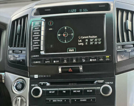 Белый Тойота Ленд Крузер, объемом двигателя 5.7 л и пробегом 160 тыс. км за 23500 $, фото 23 на Automoto.ua