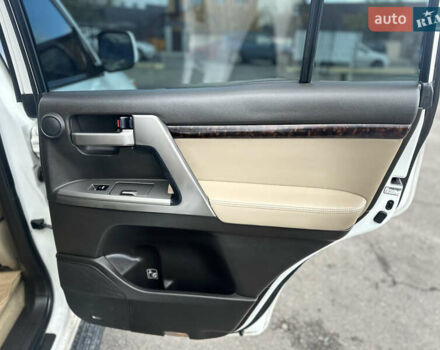 Белый Тойота Ленд Крузер, объемом двигателя 0 л и пробегом 160 тыс. км за 23500 $, фото 24 на Automoto.ua