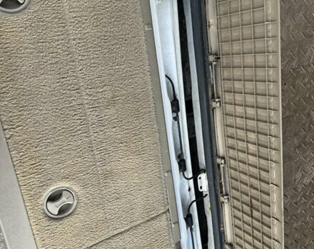 Белый Тойота Ленд Крузер, объемом двигателя 5.7 л и пробегом 160 тыс. км за 23500 $, фото 15 на Automoto.ua