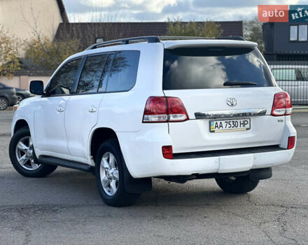 Белый Тойота Ленд Крузер, объемом двигателя 5.7 л и пробегом 160 тыс. км за 23500 $, фото 1 на Automoto.ua
