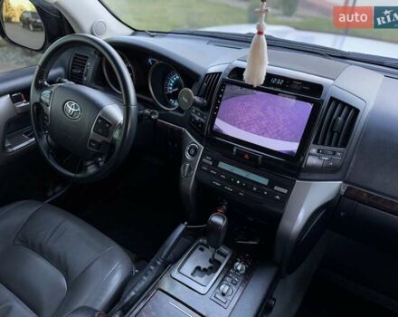 Білий Тойота Ленд Крузер, об'ємом двигуна 4.46 л та пробігом 280 тис. км за 27500 $, фото 15 на Automoto.ua