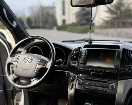 Білий Тойота Ленд Крузер, об'ємом двигуна 4.66 л та пробігом 155 тис. км за 31300 $, фото 13 на Automoto.ua