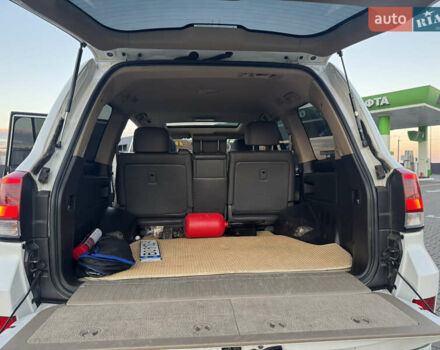 Білий Тойота Ленд Крузер, об'ємом двигуна 4 л та пробігом 240 тис. км за 30000 $, фото 23 на Automoto.ua