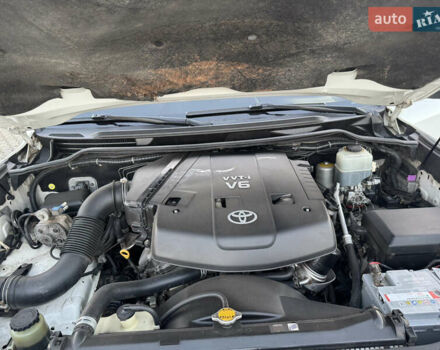 Білий Тойота Ленд Крузер, об'ємом двигуна 4 л та пробігом 240 тис. км за 30000 $, фото 24 на Automoto.ua