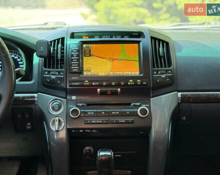 Белый Тойота Ленд Крузер, объемом двигателя 4.46 л и пробегом 253 тыс. км за 28500 $, фото 45 на Automoto.ua