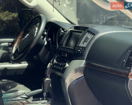 Белый Тойота Ленд Крузер, объемом двигателя 4.46 л и пробегом 253 тыс. км за 28500 $, фото 21 на Automoto.ua