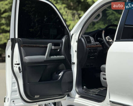 Белый Тойота Ленд Крузер, объемом двигателя 4.46 л и пробегом 253 тыс. км за 28500 $, фото 34 на Automoto.ua