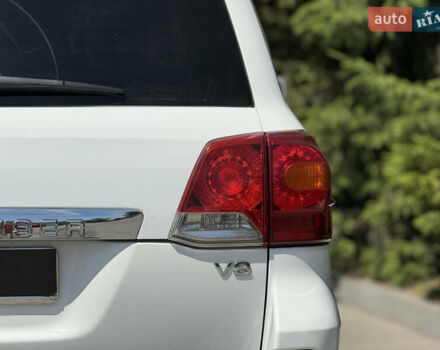 Белый Тойота Ленд Крузер, объемом двигателя 4.46 л и пробегом 253 тыс. км за 28500 $, фото 10 на Automoto.ua