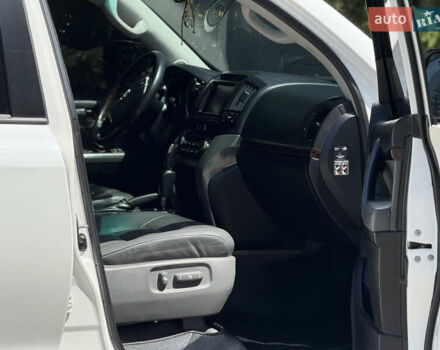 Белый Тойота Ленд Крузер, объемом двигателя 4.46 л и пробегом 253 тыс. км за 28500 $, фото 20 на Automoto.ua