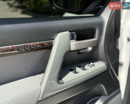 Белый Тойота Ленд Крузер, объемом двигателя 4.46 л и пробегом 253 тыс. км за 28500 $, фото 35 на Automoto.ua