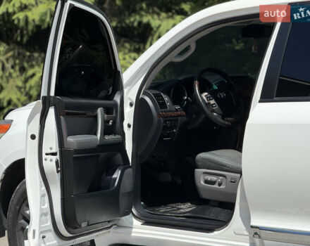 Белый Тойота Ленд Крузер, объемом двигателя 4.46 л и пробегом 253 тыс. км за 28500 $, фото 17 на Automoto.ua