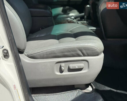 Белый Тойота Ленд Крузер, объемом двигателя 4.46 л и пробегом 253 тыс. км за 28500 $, фото 22 на Automoto.ua