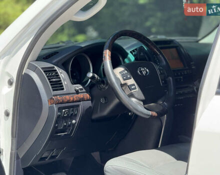 Белый Тойота Ленд Крузер, объемом двигателя 4.46 л и пробегом 253 тыс. км за 28500 $, фото 36 на Automoto.ua