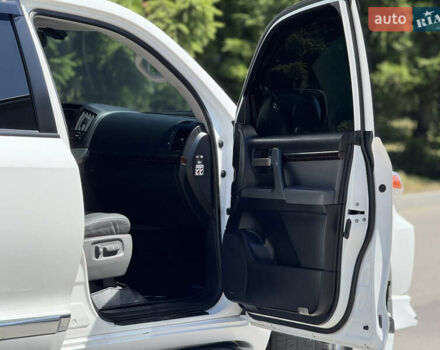 Белый Тойота Ленд Крузер, объемом двигателя 4.46 л и пробегом 253 тыс. км за 28500 $, фото 19 на Automoto.ua