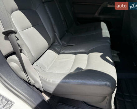 Белый Тойота Ленд Крузер, объемом двигателя 4.46 л и пробегом 253 тыс. км за 28500 $, фото 32 на Automoto.ua