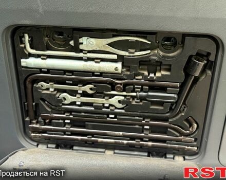 Белый Тойота Ленд Крузер, объемом двигателя 4 л и пробегом 210 тыс. км за 30000 $, фото 7 на Automoto.ua