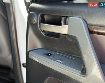 Белый Тойота Ленд Крузер, объемом двигателя 4.46 л и пробегом 253 тыс. км за 28500 $, фото 18 на Automoto.ua