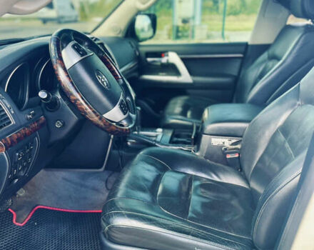 Белый Тойота Ленд Крузер, объемом двигателя 4.46 л и пробегом 302 тыс. км за 28000 $, фото 10 на Automoto.ua