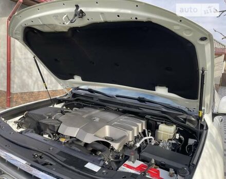 Белый Тойота Ленд Крузер, объемом двигателя 4.6 л и пробегом 158 тыс. км за 34500 $, фото 16 на Automoto.ua