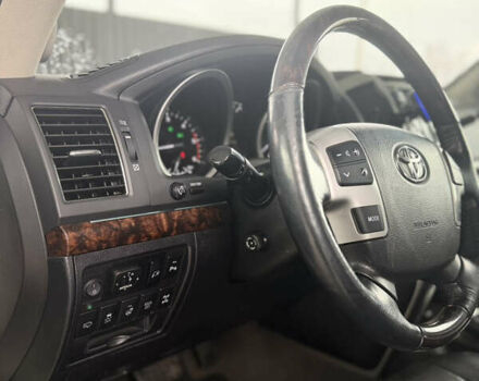 Белый Тойота Ленд Крузер, объемом двигателя 4.46 л и пробегом 276 тыс. км за 34500 $, фото 17 на Automoto.ua