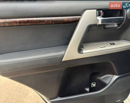 Белый Тойота Ленд Крузер, объемом двигателя 4.5 л и пробегом 228 тыс. км за 27900 $, фото 40 на Automoto.ua