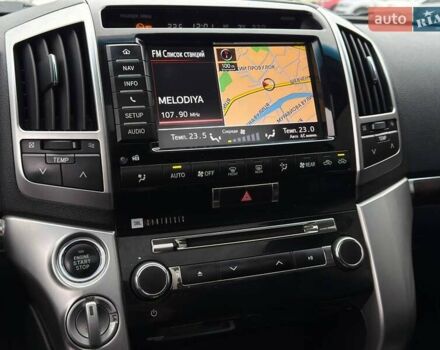 Белый Тойота Ленд Крузер, объемом двигателя 4.5 л и пробегом 213 тыс. км за 30500 $, фото 26 на Automoto.ua