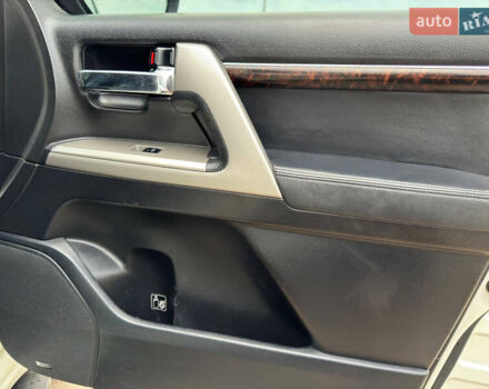 Белый Тойота Ленд Крузер, объемом двигателя 4.5 л и пробегом 228 тыс. км за 27900 $, фото 59 на Automoto.ua