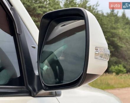 Белый Тойота Ленд Крузер, объемом двигателя 4.5 л и пробегом 228 тыс. км за 27900 $, фото 16 на Automoto.ua