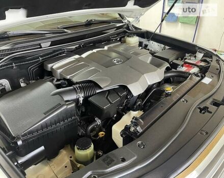 Белый Тойота Ленд Крузер, объемом двигателя 4.6 л и пробегом 158 тыс. км за 34500 $, фото 8 на Automoto.ua