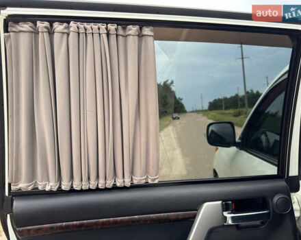 Белый Тойота Ленд Крузер, объемом двигателя 4.5 л и пробегом 228 тыс. км за 27900 $, фото 41 на Automoto.ua