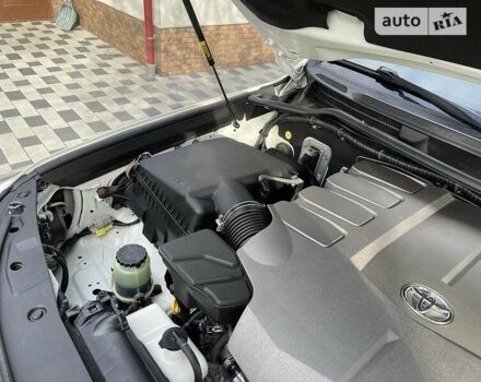 Белый Тойота Ленд Крузер, объемом двигателя 4.6 л и пробегом 158 тыс. км за 34500 $, фото 14 на Automoto.ua