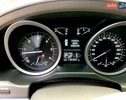 Белый Тойота Ленд Крузер, объемом двигателя 4.46 л и пробегом 180 тыс. км за 28999 $, фото 4 на Automoto.ua