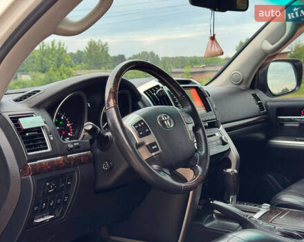 Белый Тойота Ленд Крузер, объемом двигателя 4.5 л и пробегом 228 тыс. км за 27900 $, фото 32 на Automoto.ua