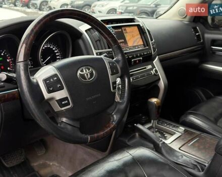 Белый Тойота Ленд Крузер, объемом двигателя 4.5 л и пробегом 213 тыс. км за 30500 $, фото 13 на Automoto.ua