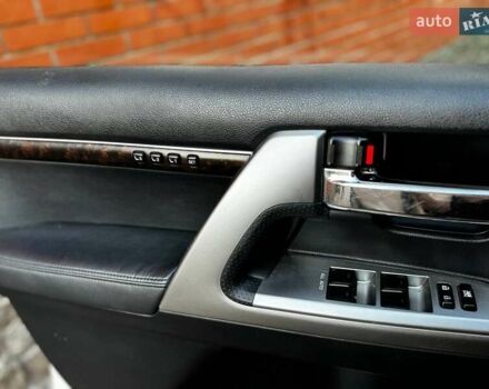 Белый Тойота Ленд Крузер, объемом двигателя 4.61 л и пробегом 147 тыс. км за 34000 $, фото 17 на Automoto.ua