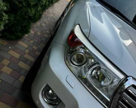 Белый Тойота Ленд Крузер, объемом двигателя 4.61 л и пробегом 147 тыс. км за 34000 $, фото 1 на Automoto.ua