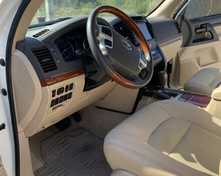 Белый Тойота Ленд Крузер, объемом двигателя 4.46 л и пробегом 147 тыс. км за 33000 $, фото 31 на Automoto.ua