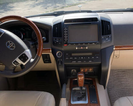 Белый Тойота Ленд Крузер, объемом двигателя 4.46 л и пробегом 147 тыс. км за 33000 $, фото 33 на Automoto.ua