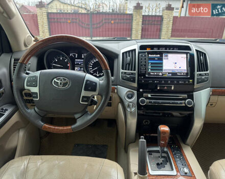 Білий Тойота Ленд Крузер, об'ємом двигуна 4.5 л та пробігом 230 тис. км за 29500 $, фото 8 на Automoto.ua