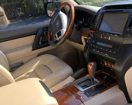 Белый Тойота Ленд Крузер, объемом двигателя 4.46 л и пробегом 147 тыс. км за 33000 $, фото 26 на Automoto.ua