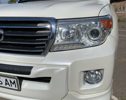 Белый Тойота Ленд Крузер, объемом двигателя 4.46 л и пробегом 147 тыс. км за 33000 $, фото 4 на Automoto.ua