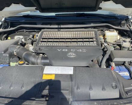 Белый Тойота Ленд Крузер, объемом двигателя 4.46 л и пробегом 147 тыс. км за 33000 $, фото 47 на Automoto.ua