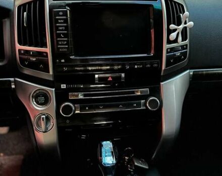 Белый Тойота Ленд Крузер, объемом двигателя 4.61 л и пробегом 147 тыс. км за 34000 $, фото 20 на Automoto.ua