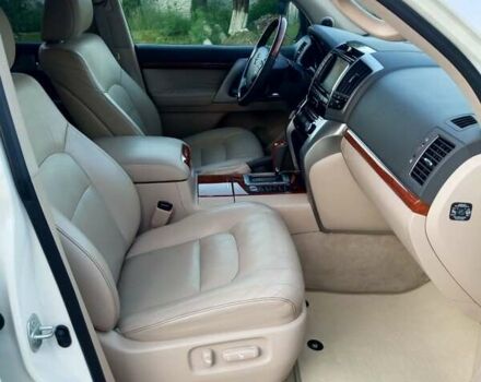 Белый Тойота Ленд Крузер, объемом двигателя 4.46 л и пробегом 141 тыс. км за 41999 $, фото 14 на Automoto.ua