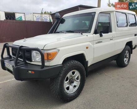Белый Тойота Ленд Крузер, объемом двигателя 4.2 л и пробегом 40 тыс. км за 85000 $, фото 3 на Automoto.ua