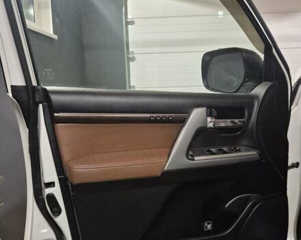 Белый Тойота Ленд Крузер, объемом двигателя 4.5 л и пробегом 184 тыс. км за 35000 $, фото 33 на Automoto.ua