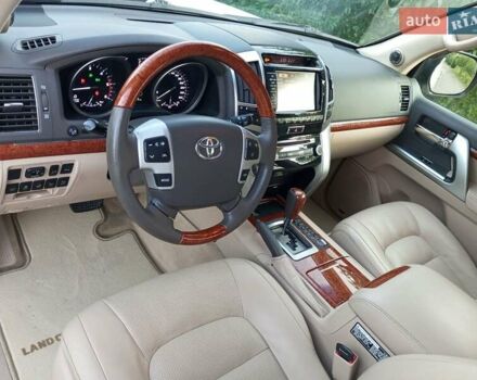 Белый Тойота Ленд Крузер, объемом двигателя 4.46 л и пробегом 141 тыс. км за 41999 $, фото 19 на Automoto.ua