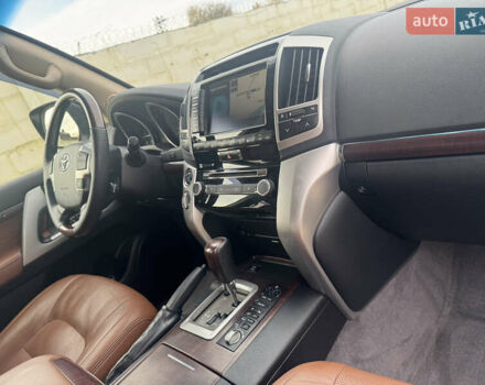 Белый Тойота Ленд Крузер, объемом двигателя 4.46 л и пробегом 239 тыс. км за 34999 $, фото 18 на Automoto.ua